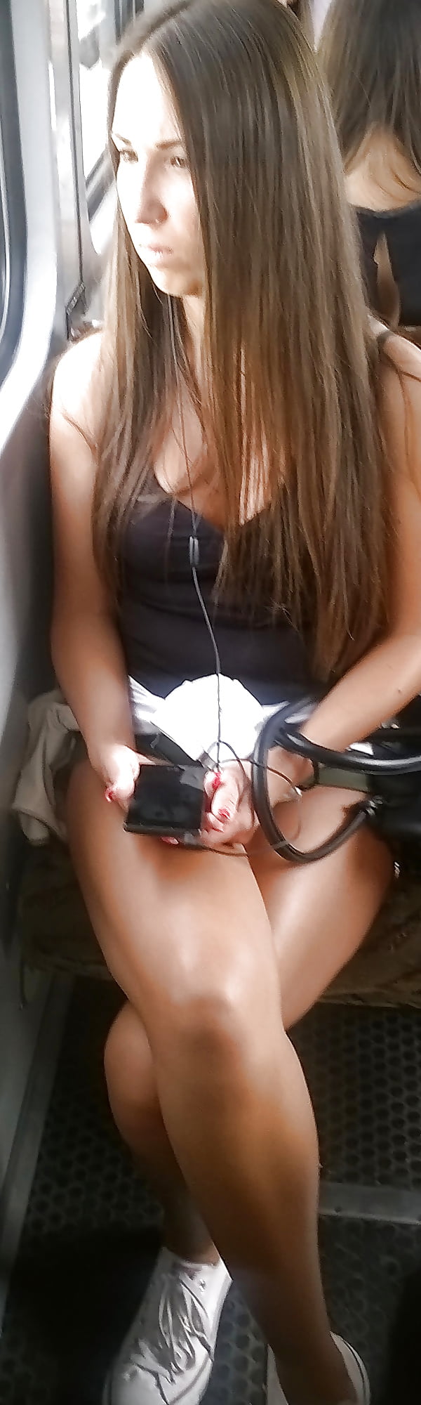 XXX Candid young slut : public transport II