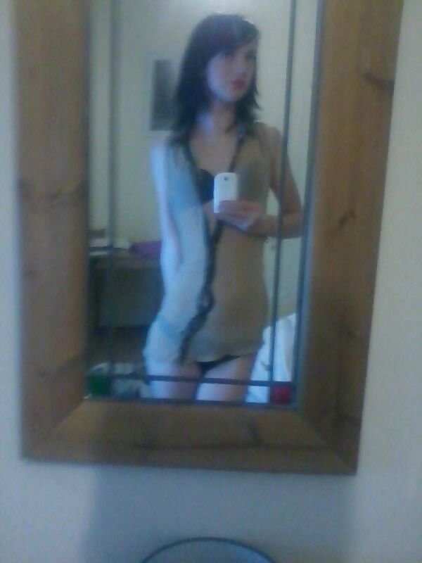 XXX my mate sister !! off her macbook pro