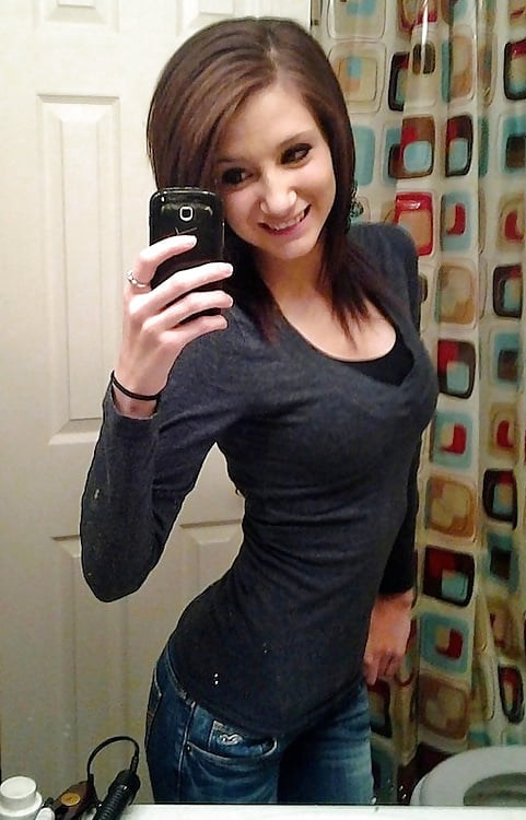 XXX Naked Sluts Selfies 002