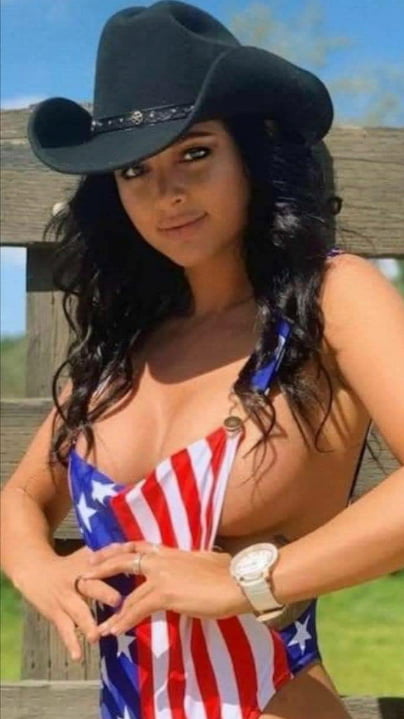 ASS N TITS of the RED WHITE N BLUE - 15 Photos 