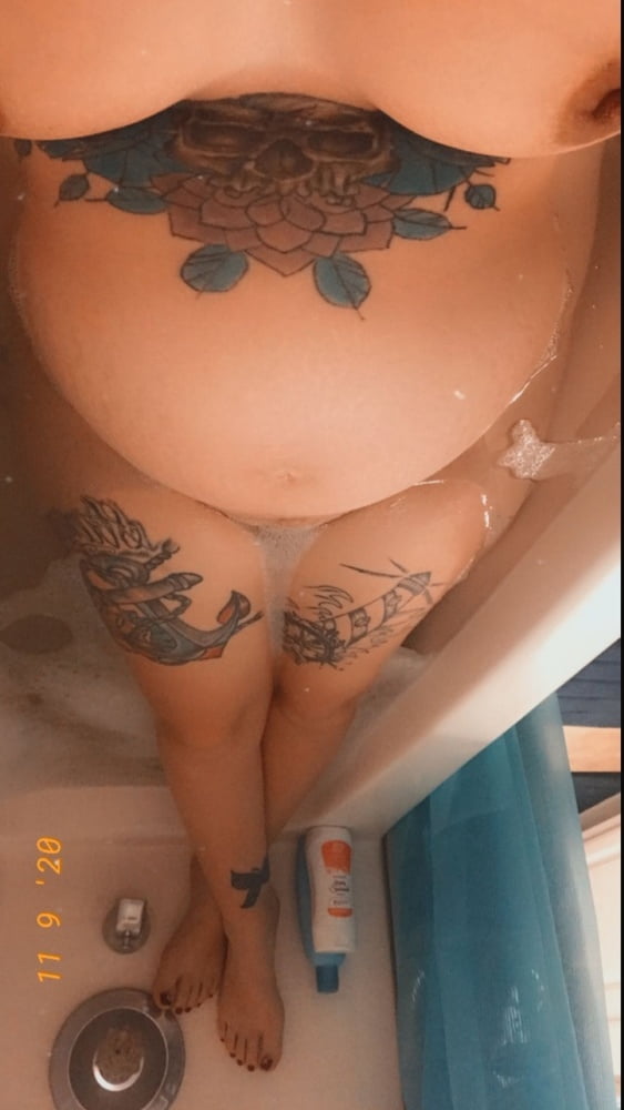 TATTED PREGNANT CHICKS- 32 Photos 