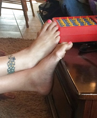 more wifes blue and pink toes