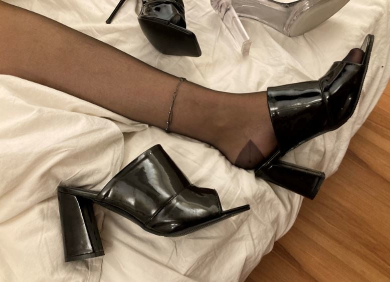 Sunday Morning Mules in Bed - 25 Photos 