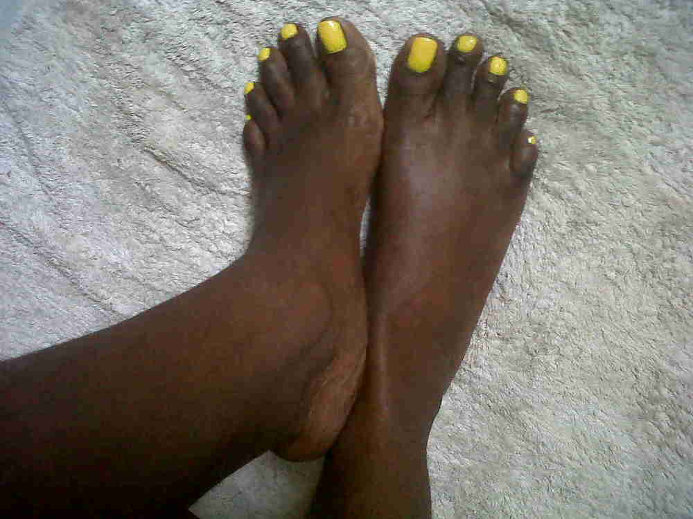 XXX Ebony feet