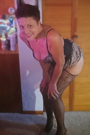 check out my new cougar lingerie stockings and pumps         