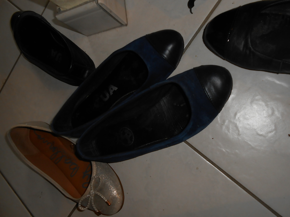 XXX je decharge dans ses ballerines