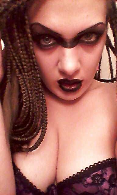 XXX Exhibitionist Carmen Nadia