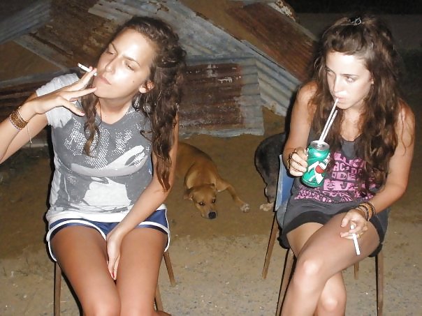 XXX Smoking Babes 2