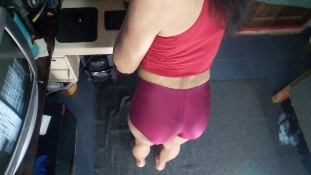 Whore Maria In Hot Red Shorts - 36 Photos 