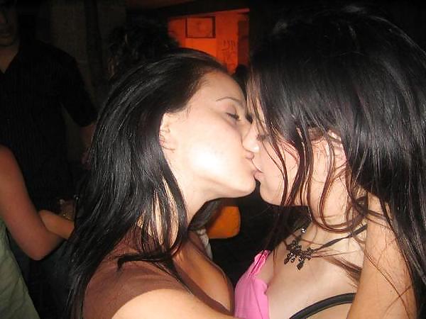 XXX amateur teens - kissing