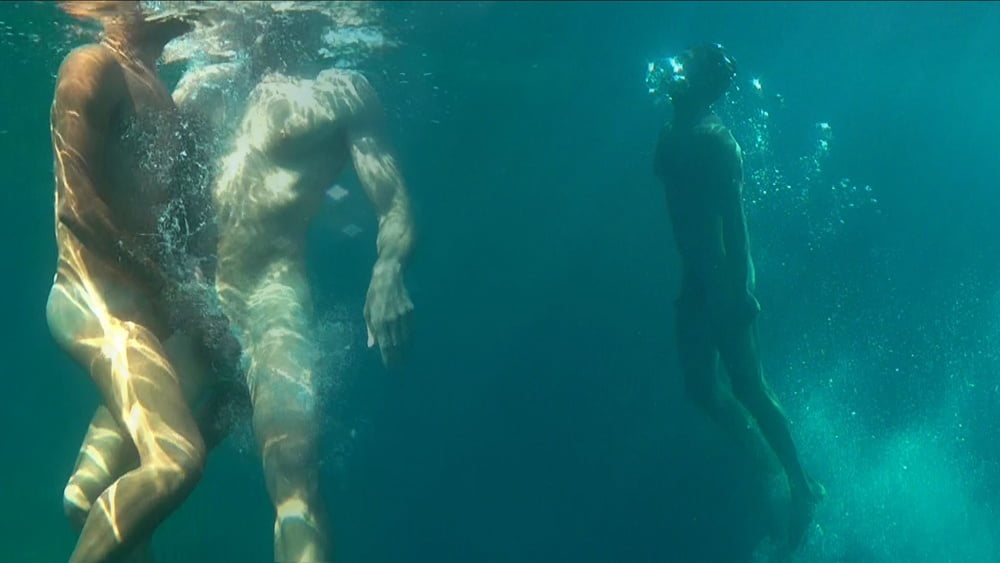 Naked Man Underwater - Gay nude underwater. gay nude underwater. na...