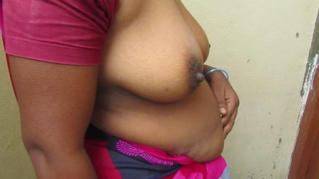 tamil aunty standing to show her boobs very hot         