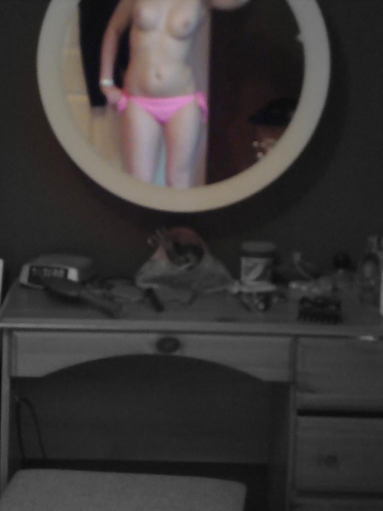 XXX Hot Young Bitch Selfies