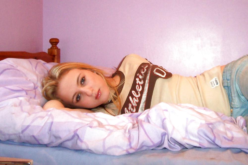 XXX Amateur Teen Blonde in Bedroom