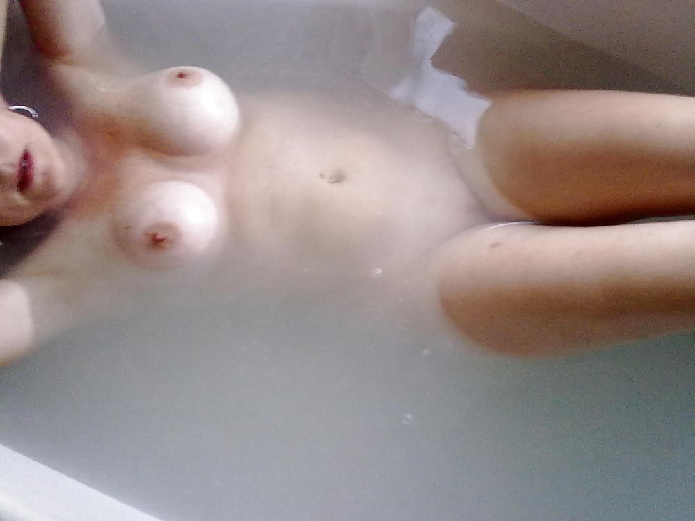 XXX mom in bath