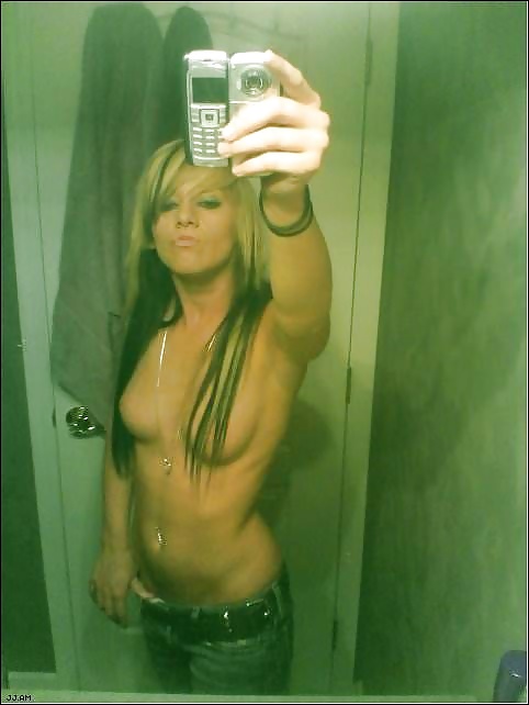 XXX Hot Teen Selfies