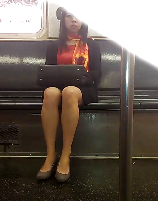 XXX New York Subway Girls Busted and Caught Looking