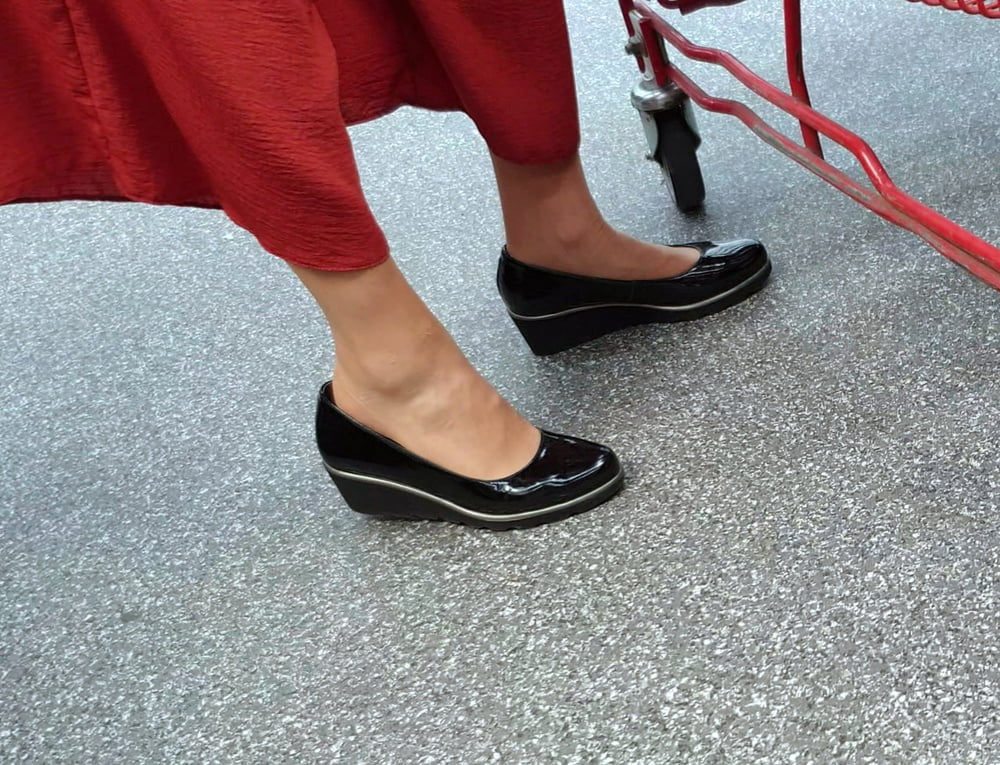 Candid feet photo #324255105