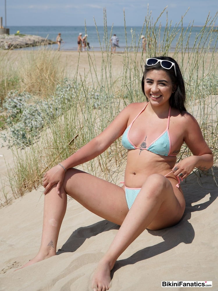 Latina bikini model shows her pierced nipples in public - 12 Photos 