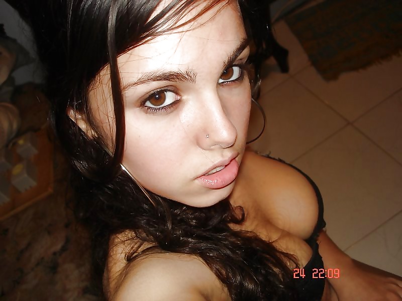 XXX Beautiful girls with amazing eyebrows