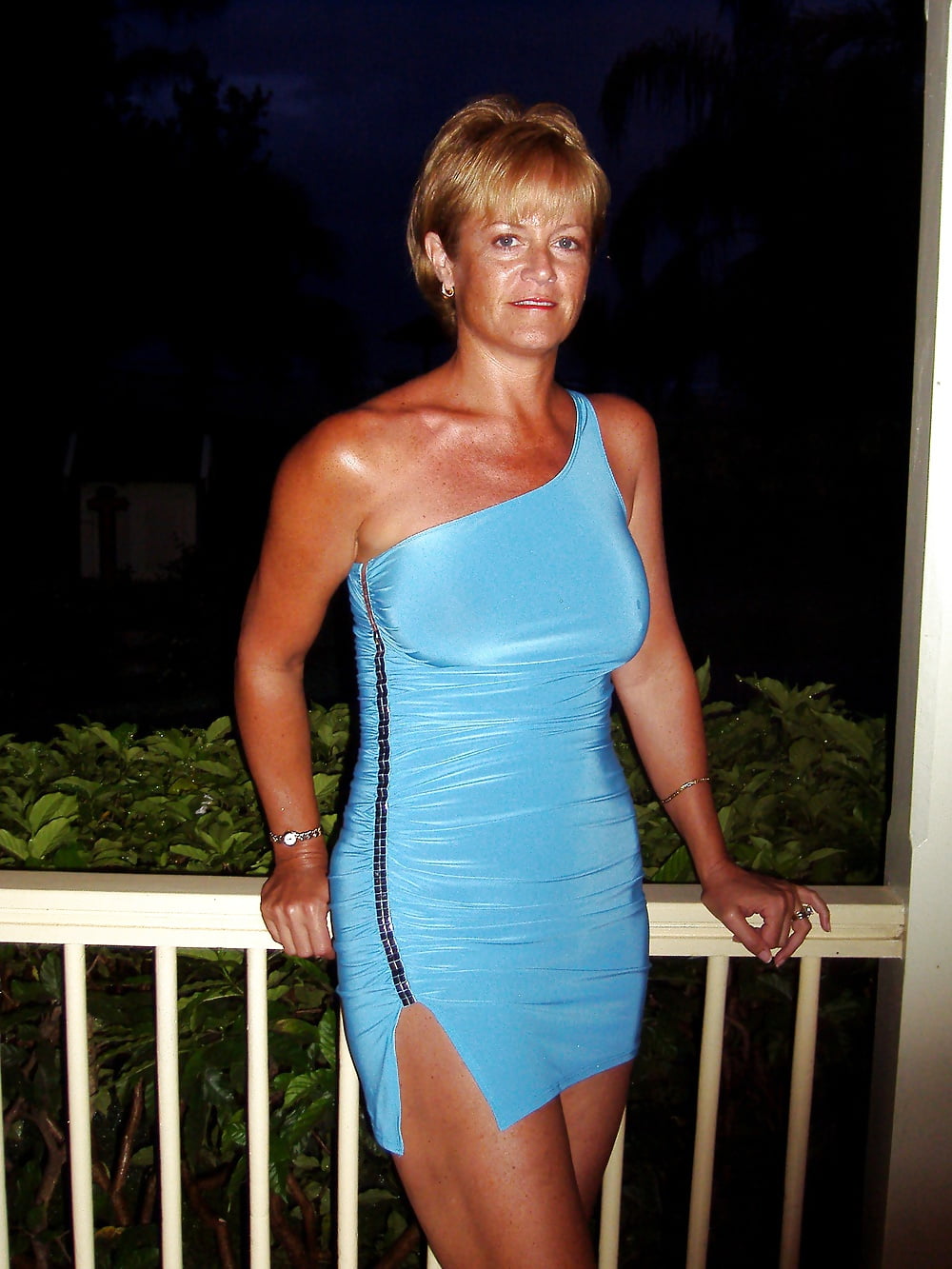 XXX Hot Mature Milf on Vacation