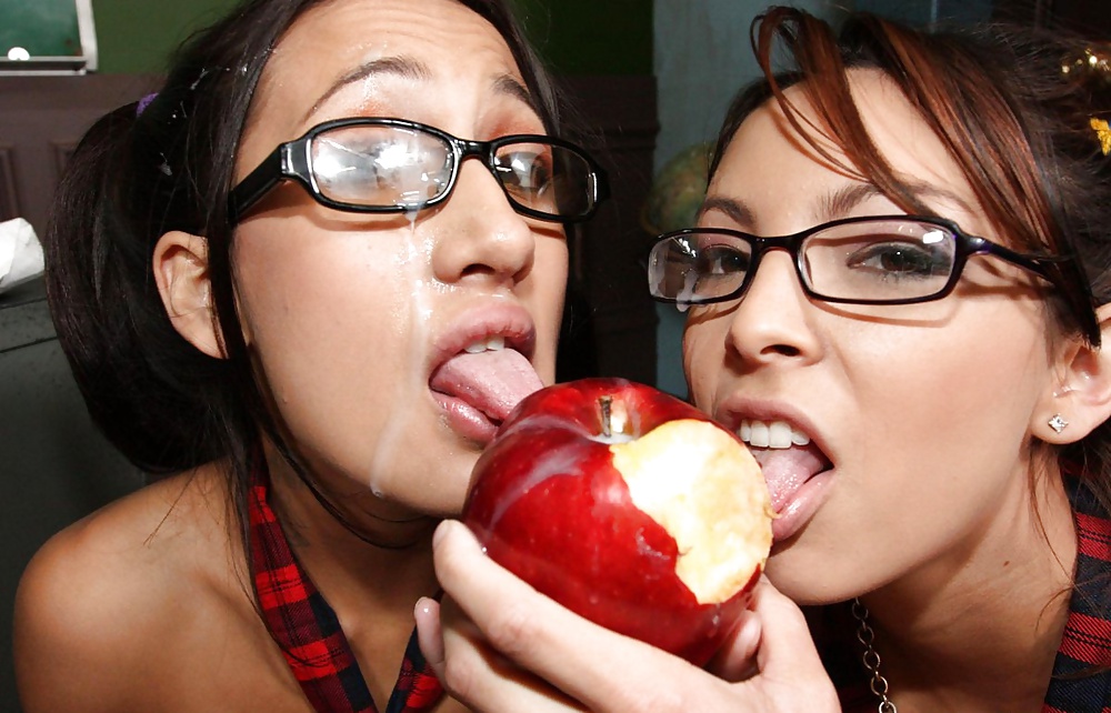 XXX Spermhungry Bitches 02