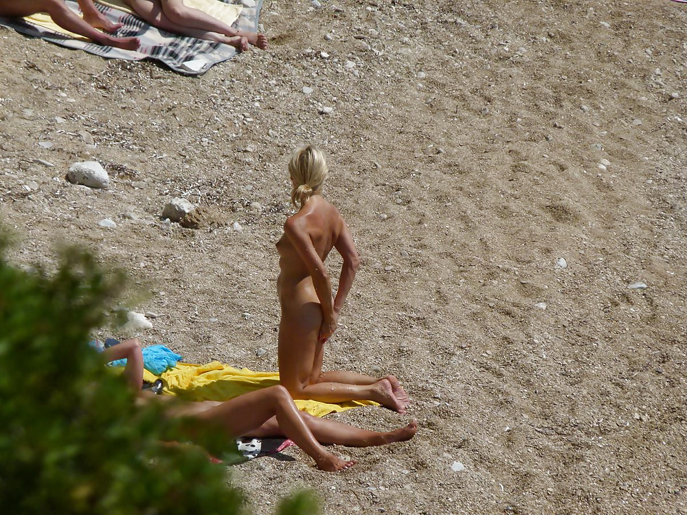 XXX Girls nude beach