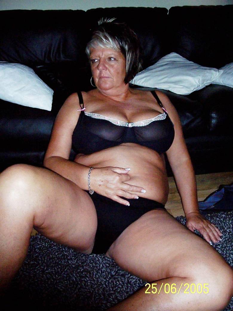 XXX Old Milf Waiting her Dick