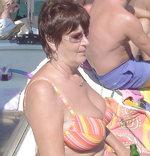 XXX granny bbw beach 3