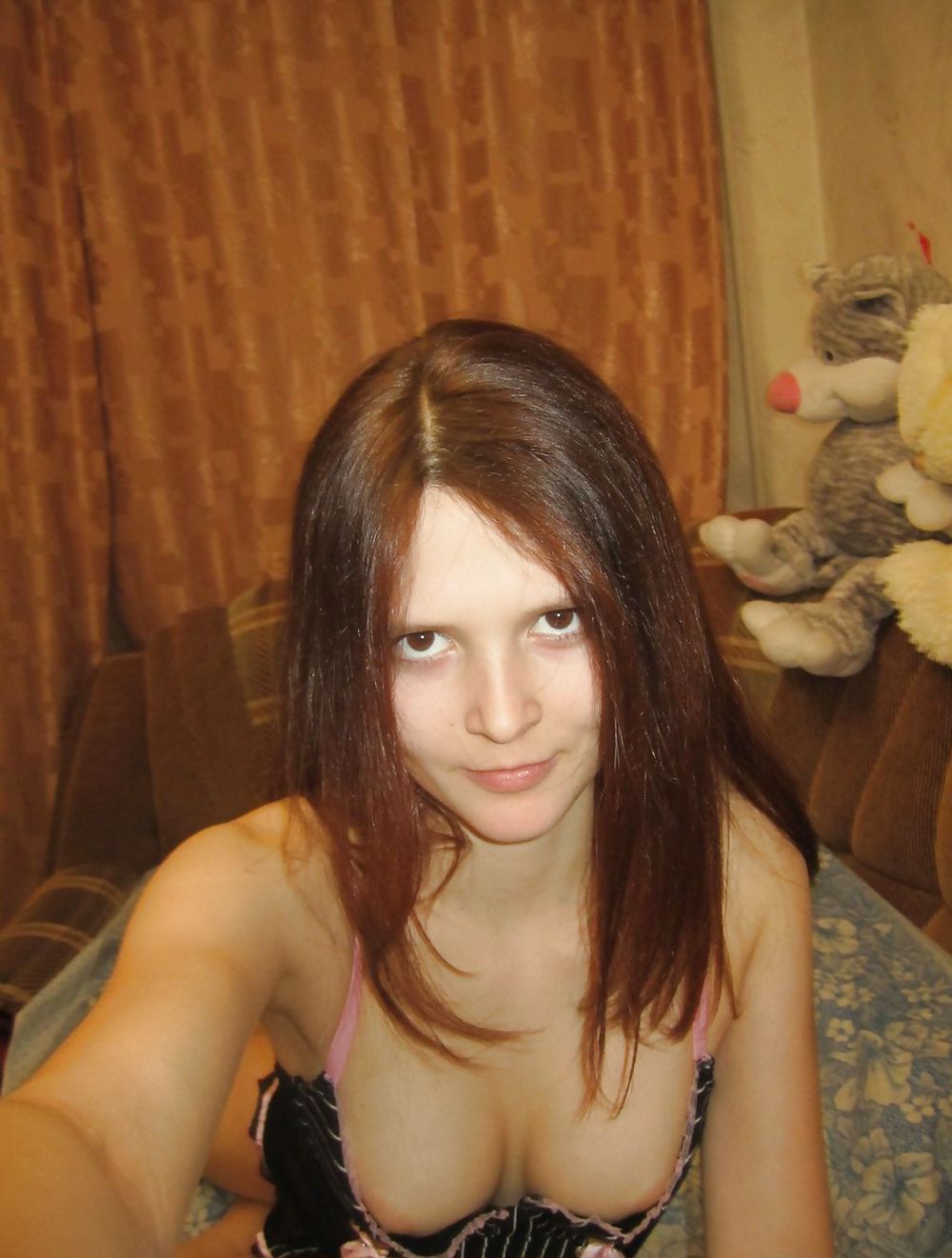 XXX Sexy Russian Redhead showing her beauty