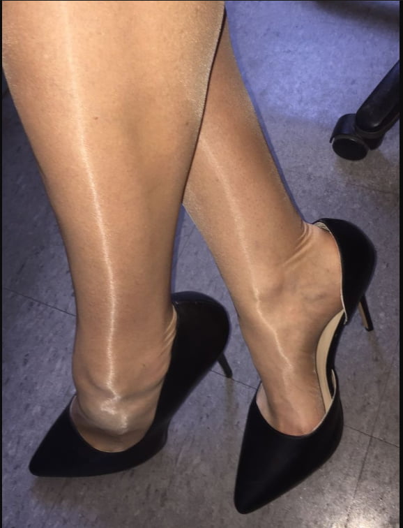 Nylons and High Heels - 92 Photos 