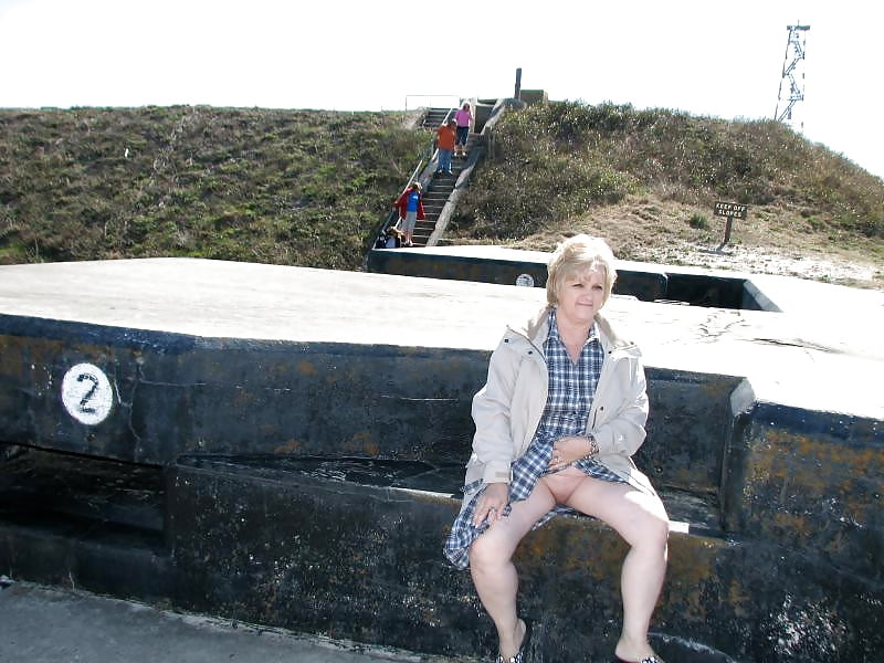 XXX Denise likes to flash