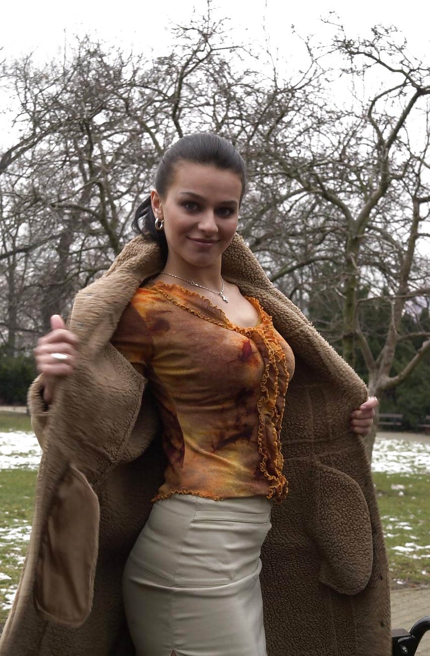 XXX exhibitionist in the park