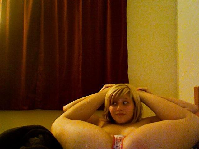 XXX Amateur blonde teen posing on webcam