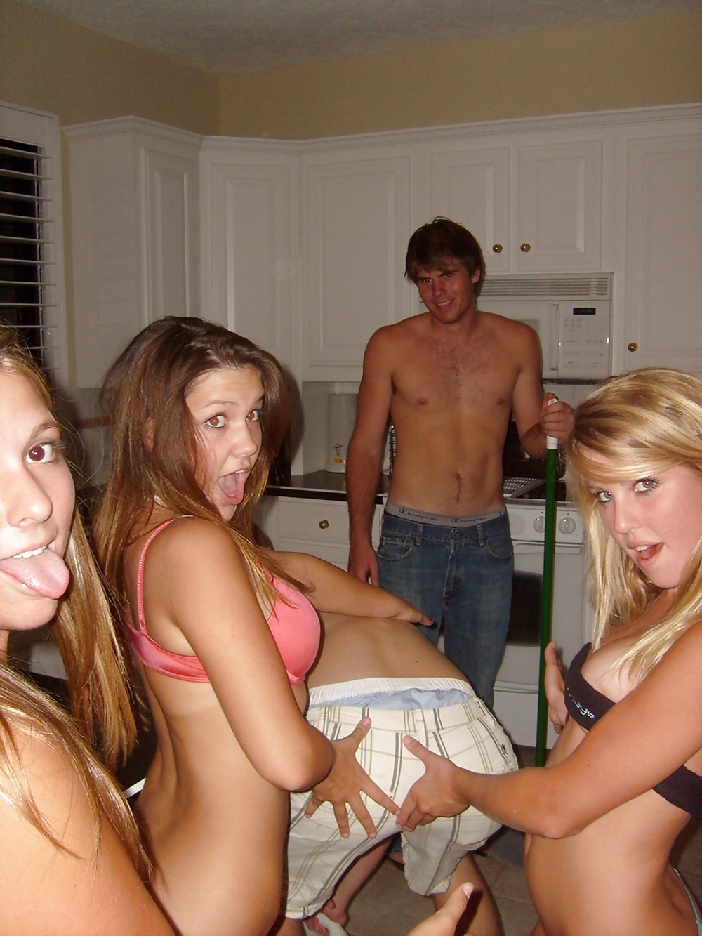 XXX Teens House Party