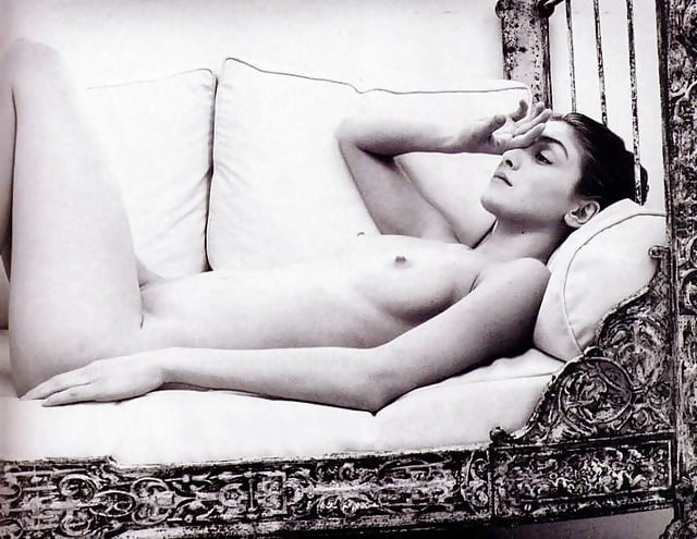 Julie Gayet  nackt