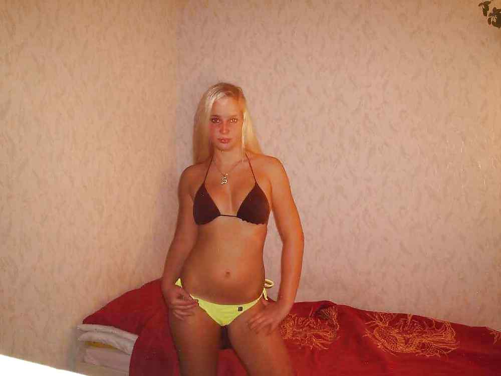 XXX Sweet Amateur Teen Shows Body by DarKKo