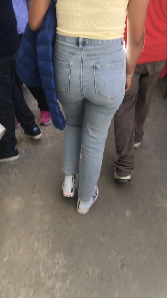 Una morrita en jeans - 10 Photos 