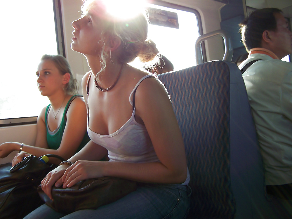 XXX quel que decolleter dans les transport public