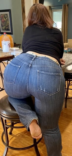Matures dressed in sexy jeans - 47 Photos 