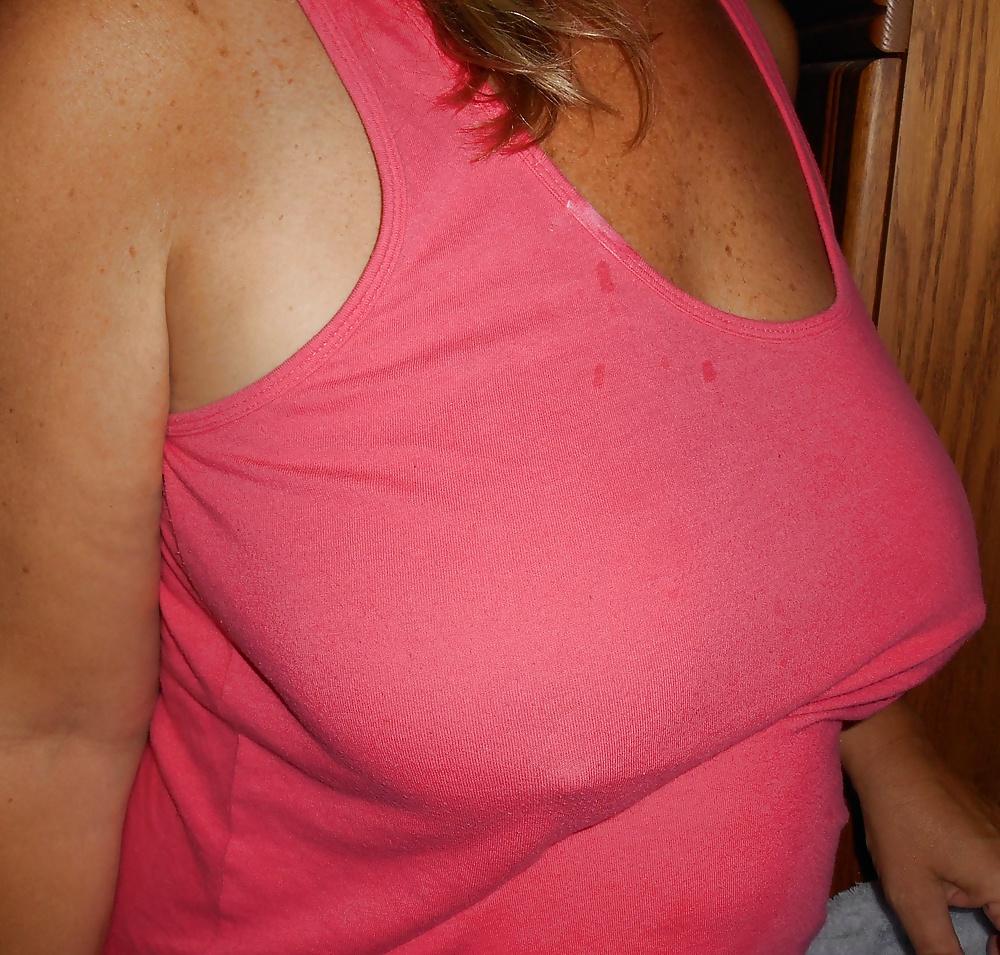 XXX Wife....No Bra