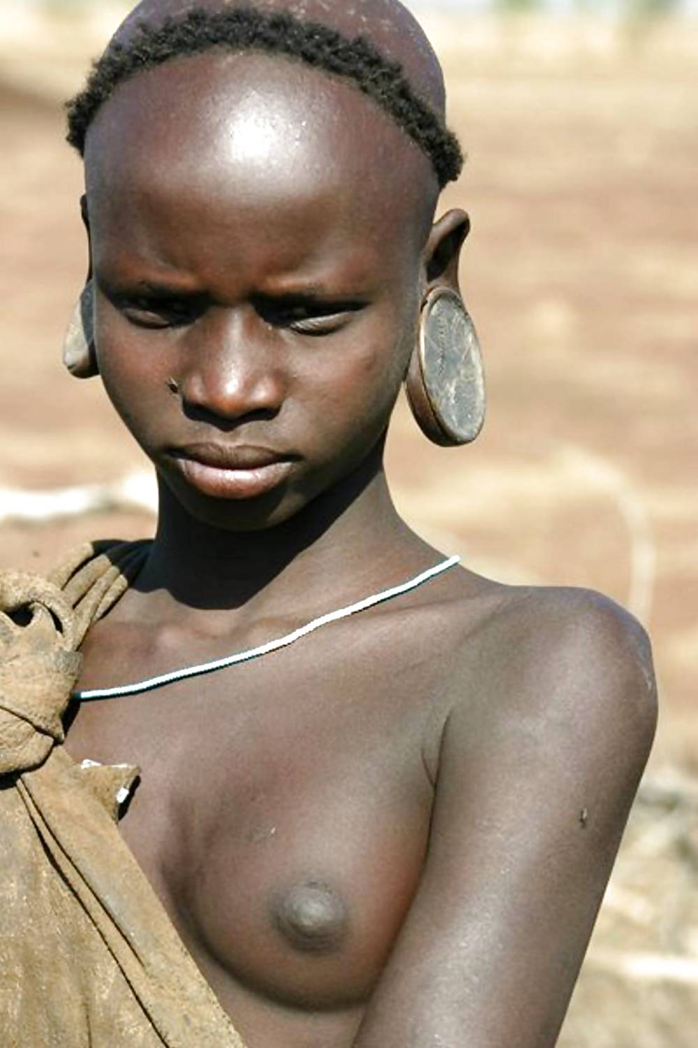 Mujeres de tribus desnudas