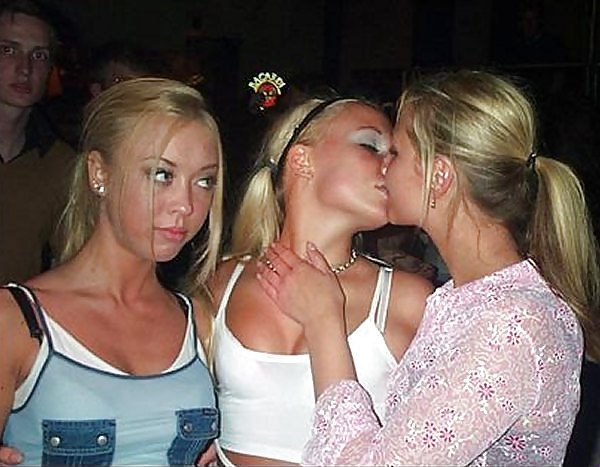 XXX Kissing Girls 3