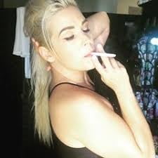 Super sexy blond milf smoking incredibly fan pictures