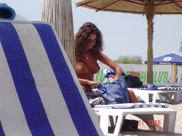 XXX romanian - girsl on beach (constanta-mamaia)