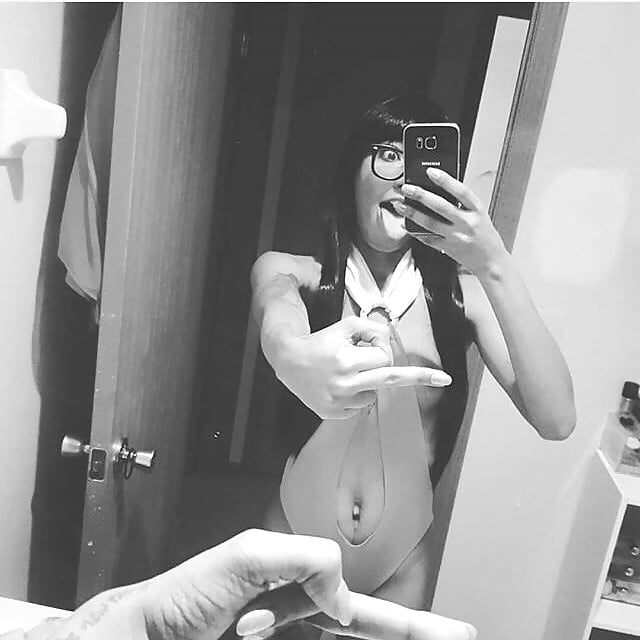 XXX One Finger Sluts Selfie Mix