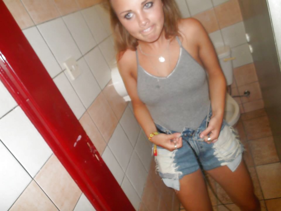 XXX UK Girls on the Toilet - vol 2