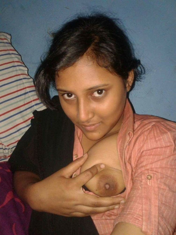 Sexy Hot Indian Desi Girl With Huge Boobs Exposed Her Boobs On Webcam