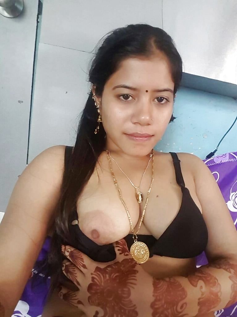 Indian Wife Showing Her Natural Tits With Big Areola 5 Bilder 9539