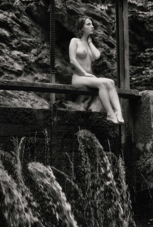 different sexy pics lou nesbit lia louise         